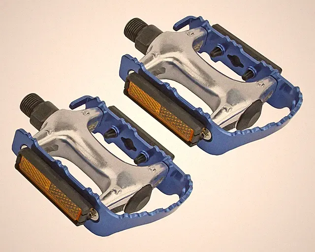 Alloy Blue Bicycle Pedals – 9/16″ Thread Cage Pedals w/Reflectors Loose Bearing.
