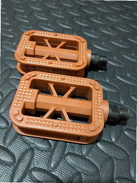 Brown Flat Pedals Set with Reflectors New Bicycle Accessories